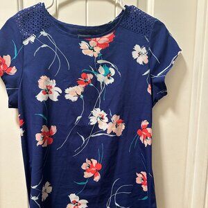 Van Heusen Floral Short Sleeve Top – Size XS (Used)